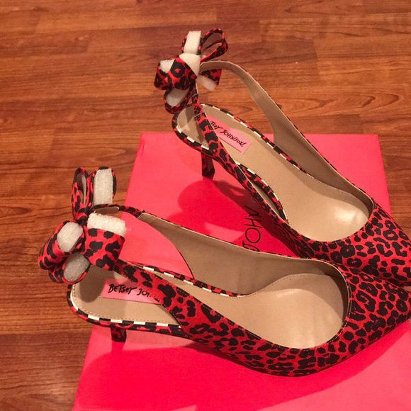 Betsey Johnson Pink Leopard Heels with Bow - Picture 2 of 9